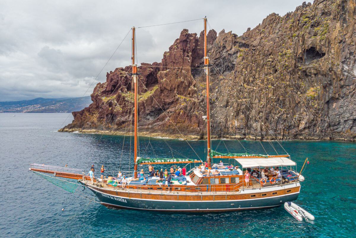 Madeira-Travel-Guide-beautiful-bays-boat-tour-madeira-island-bonita-da-madeira-Madeira-travel-guide-.jpg