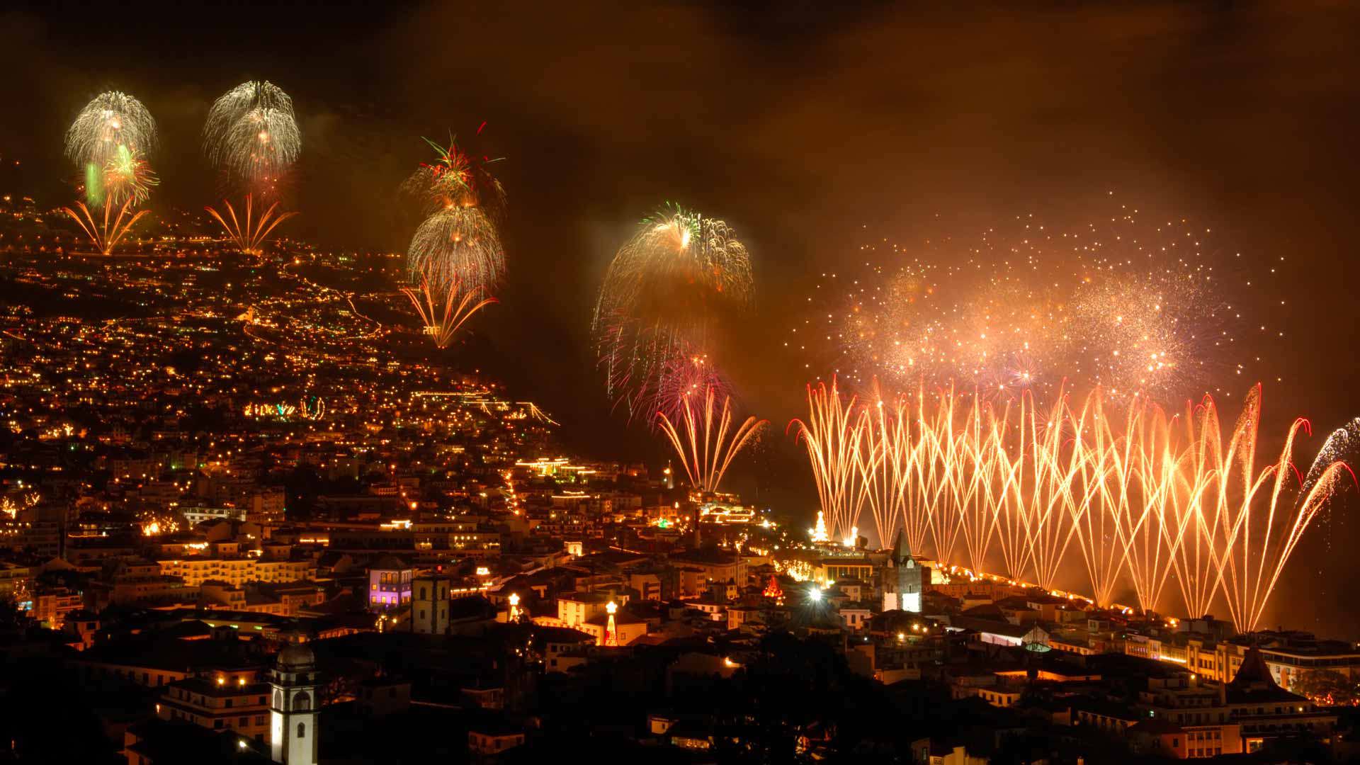 Funchal Bay fireworks viewpoint photo Madeira New Year's Eve