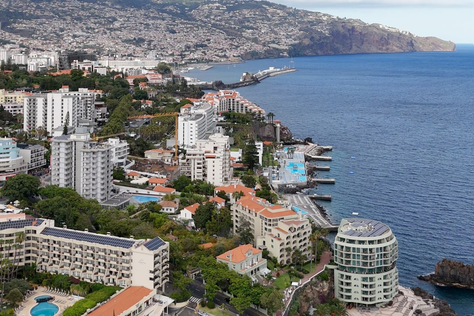 Funchal Lido promenade Atlantic Ocean hotels infinity pools São Martinho Madeira